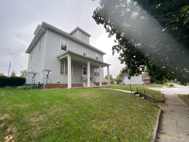 Building Photo - 320 S 17th St Unit = 320 S 17th Street #2