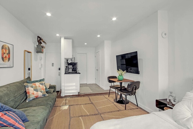 Photo - 534 E 14th St Unit SI ID1497729P