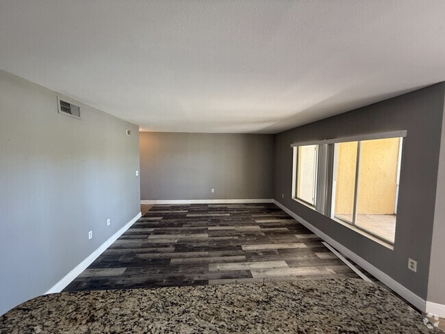 Building Photo - 2331 NW 33rd St Rental