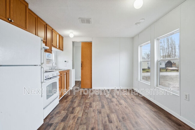 Photo - 111 S Cedar Dr