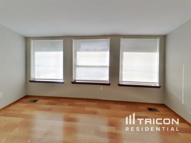 Photo - 835 S 76th St