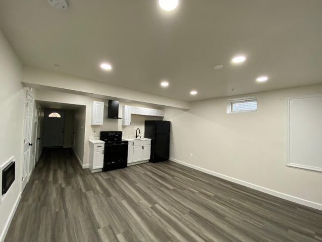 Building Photo - 353 Daleview Dr