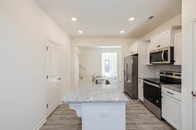 Beautiful Modern 2-Bedroom Townhome -AVAILABLE SEPTEMBER 2026
