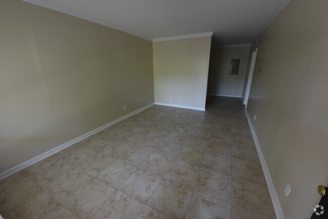 Building Photo - 57 Hanover Cir Unit 121 Rental