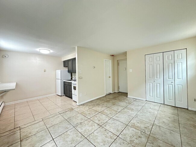 Building Photo - 7108 Oxford Ave Unit 38