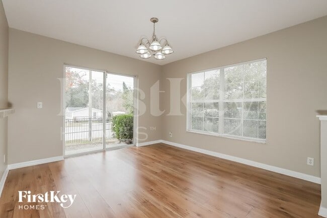 Photo - 228 Drawbridge Ln