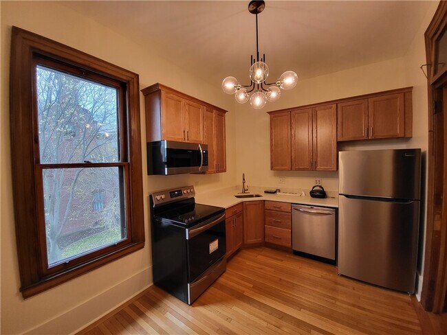 Photo - 1063 East Ave