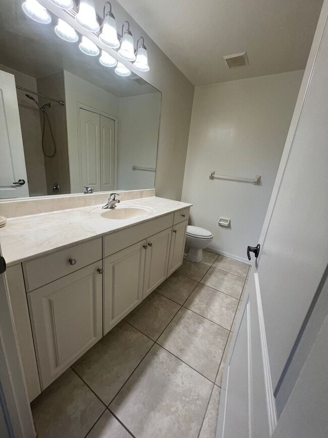 Photo - spacious townhouse.2 Bedrooms with 2-1/2 bathrooms Unidad 4