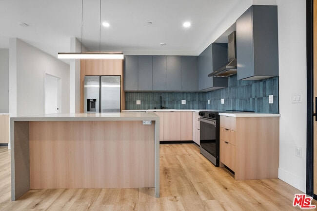 Photo - 5657 Virginia Ave Unidad 403