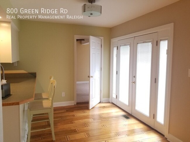 Photo - 800 Green Ridge Dr