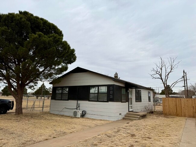 Photo - 505 E 37th St