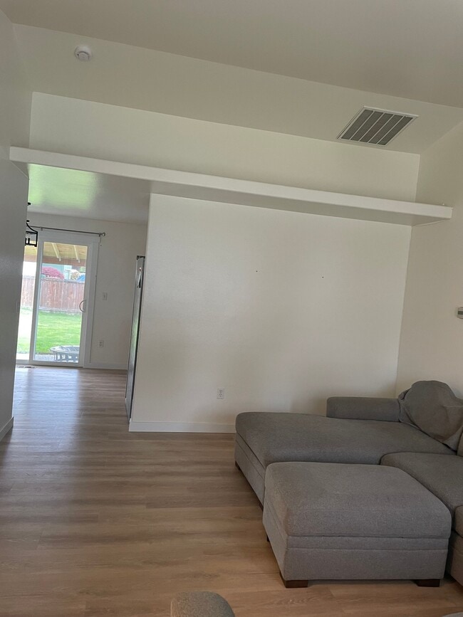 Photo - 180 Moss Ln