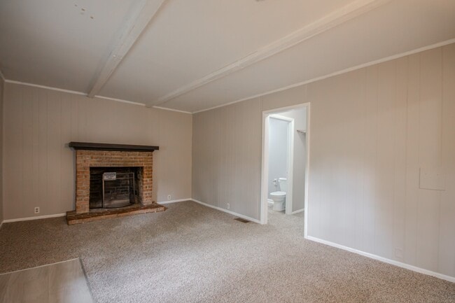 Photo - 910 Roger St