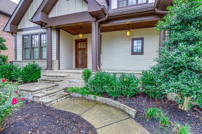 Photo - 210 38th Ave N