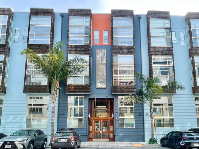 HUGE 2 Level 2br/1.5Ba Loft, High Ceilings... - HUGE 2 Level 2br/1.5Ba Loft, High Ceilings... Unit 107