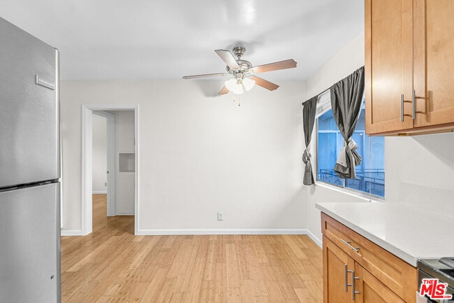 Photo - 2637 S Centinela Ave Unidad 26