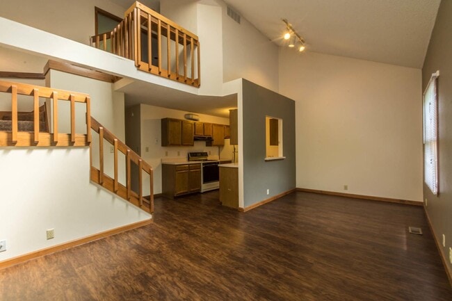 Photo - 1802 E Maxwell Ln