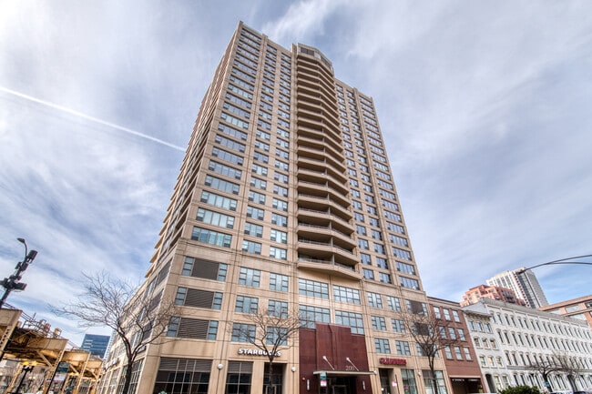 Building Photo - 200 N Jefferson St Unit 806