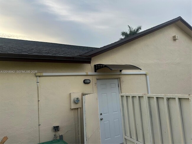 Building Photo - 13740 SW 282nd St Unit 1