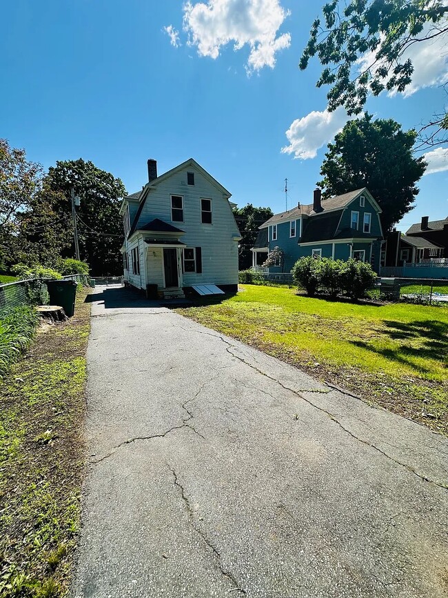 182 East St