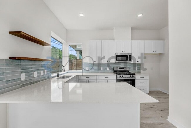 Photo - 2000 Riverside Farms Rd