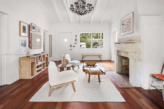 Photo - 641 NE 57th St