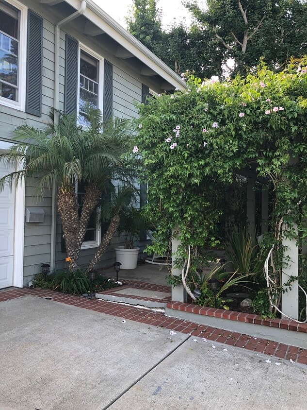 Outside of the home - 560 Reed St (Laguna Beach, CA)