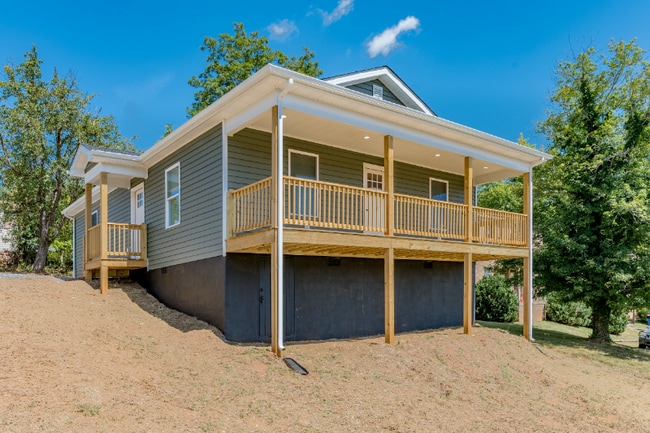 Building Photo - 1020 Pansy St