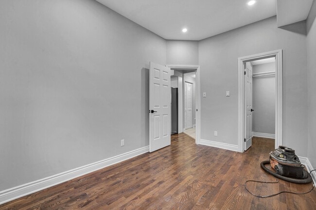Photo - 265 Carruthers Ave
