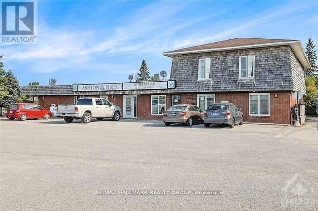 Photo - 1229 Dwyer Hill Rd