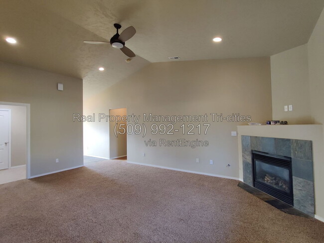 2667 Torrey Pines Way