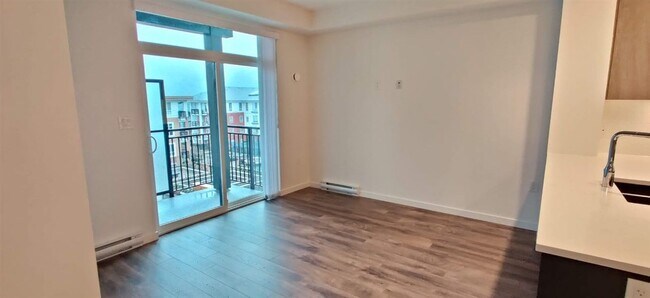 Photo - 621 Regan Av