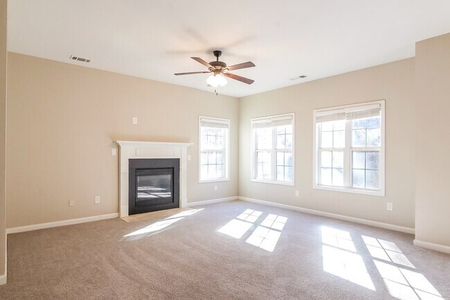 Photo - 5432 The Vyne Ave