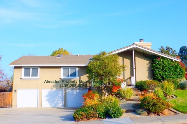 Building Photo - Must See Custom Home! Great Schools, Central A/C & Pets Negotiable!
