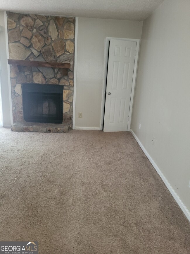 Photo - 6330 Holcomb Way