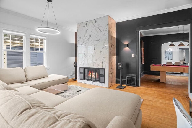 Building Photo - 1115 W 31st St Unit ID1292856P Rental