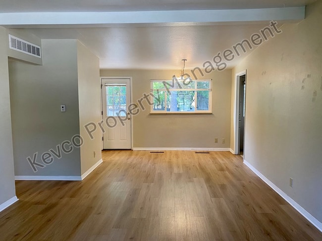 Photo - 711 W Prospect Rd