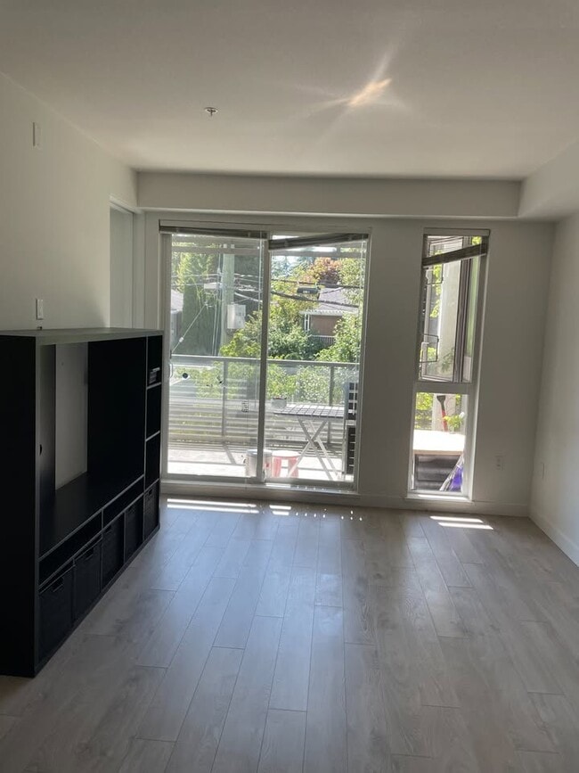 Photo - 6633 Cambie St.