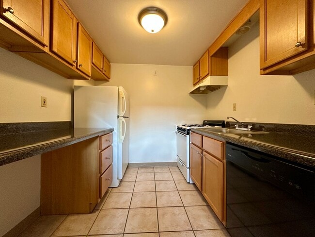 Photo - Four Seasons Apartments