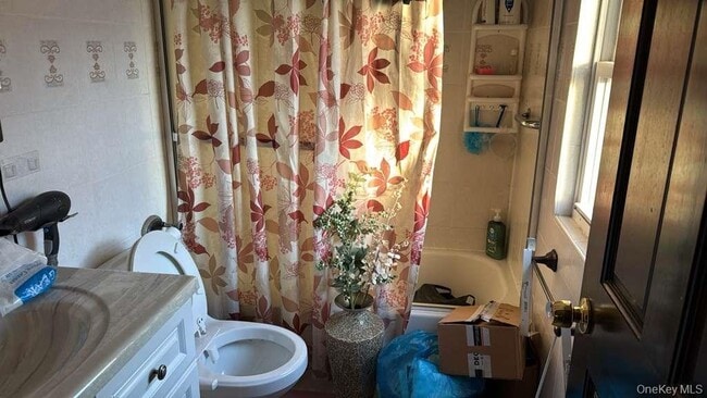 Photo - 85-18 241st St