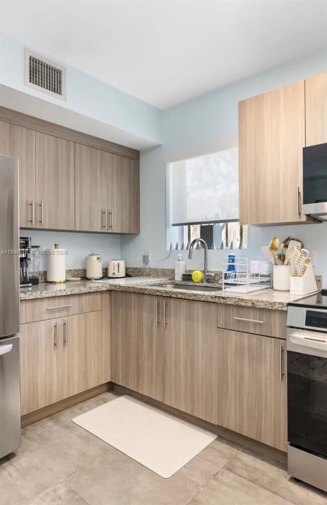 Photo - 165 NW 39th St Unit 7