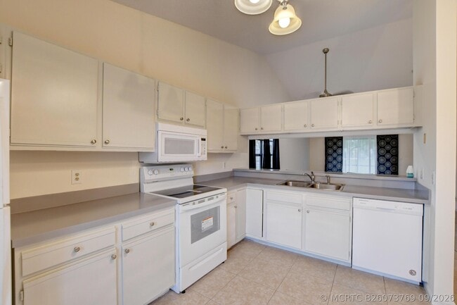 Photo - 499 Hardwood Pl