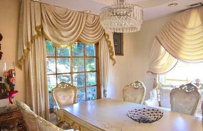 Photo - 921 Georgina Ave