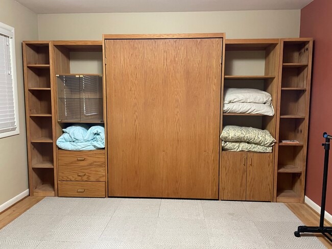 Murphy bed up - 3433 NE Cadet Ave Unidad Upper