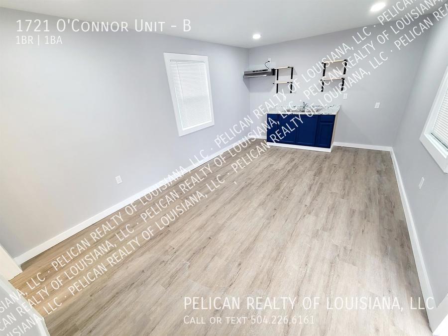 Photo - 1 Bed | 1 Bath | UPSTAIRS APARTMENT in Gre... Unit B