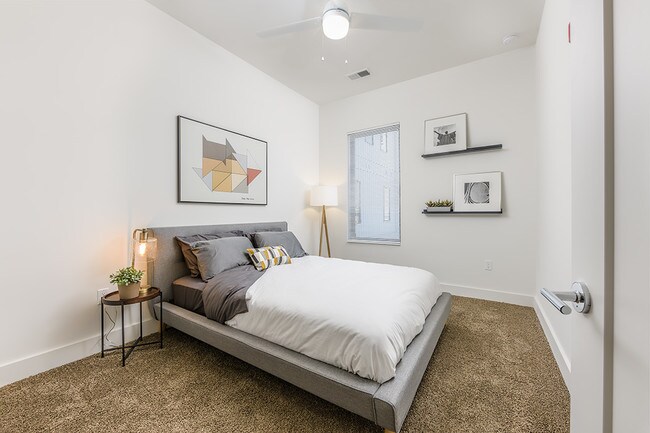 Photo - 134 - 217 S Neil