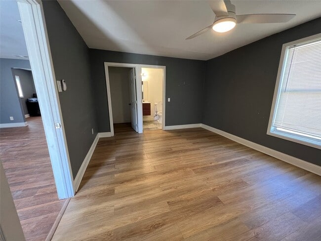 Photo - 2801 Ennis Ave
