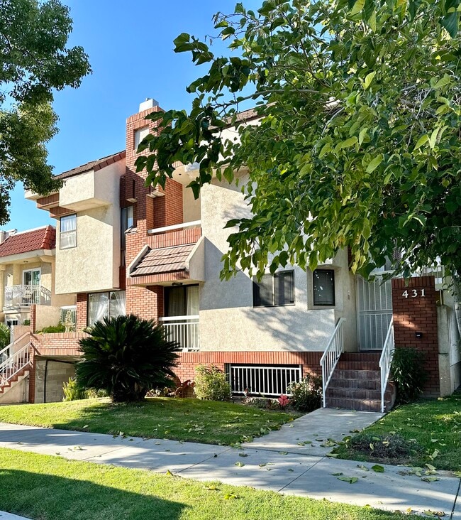 Building Photo - 431 W Lexington Dr Unit 4 Rental