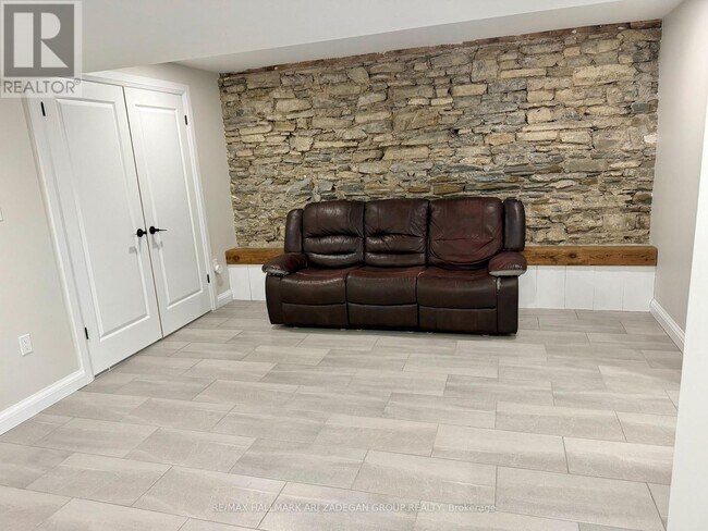 Photo - 153 Queens Dr