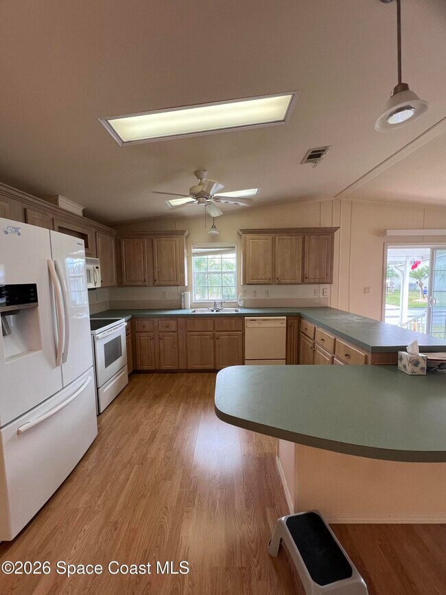 Photo - 495 Outer Dr